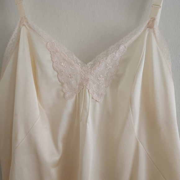 Vintage Lorraine Slip - Picture 5 of 10